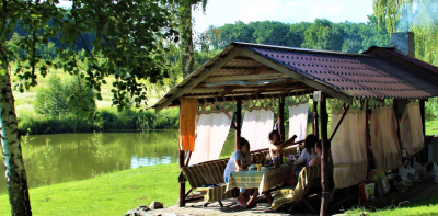 Рибалка у заміському комплексі: Березине у с. Зарванці, Вінницької області