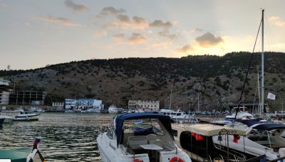 Морская рыбалка в Балаклавской бухте в Крыму