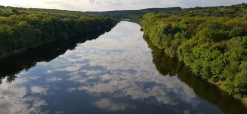 Река Южный Буг ниже Александровской ГЭС 