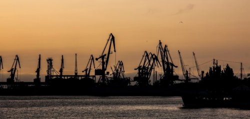 Риболовля на затоці у Бердянську в Запорізькій області