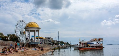 Риболовля на затоці у Бердянську в Запорізькій області
