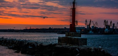 Риболовля на затоці у Бердянську в Запорізькій області