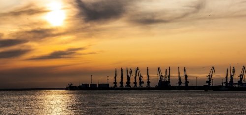 Риболовля на затоці у Бердянську в Запорізькій області