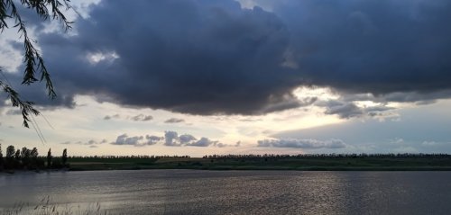 Риболовля та відпочинок в селі Новотроїцьке у Запорізькій області