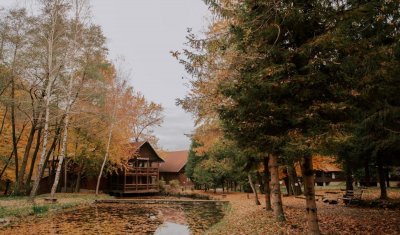 Рибалка на Рибній Фермі у «Воєводиному»