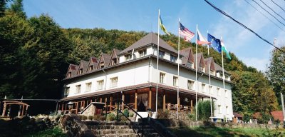 Рибалка на Рибній Фермі у «Воєводиному»