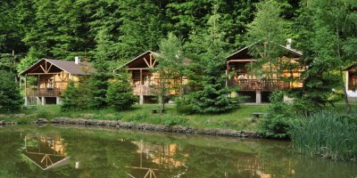 Рибалка на Рибній Фермі у «Воєводиному»