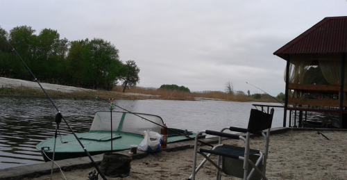 Рибальська база «Дніпровська затока» у Черкаській області 