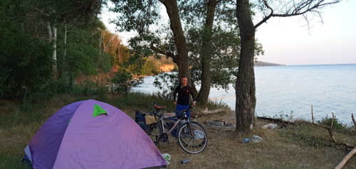 Рибалка на ставку в селі Скельки Запорізької області