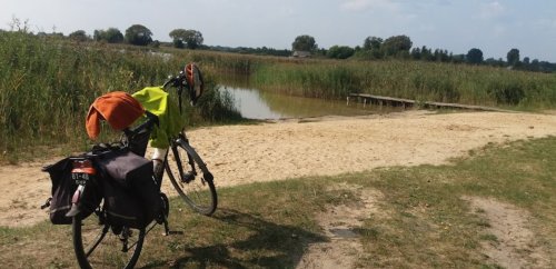 Рибалка у селі Уховецьк на озері Ухове 