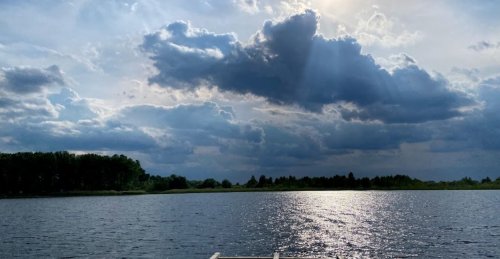 Рибалка у селі Уховецьк на озері Ухове 