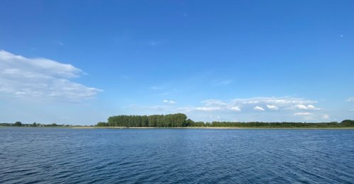 Рибалка у селі Уховецьк на озері Ухове 