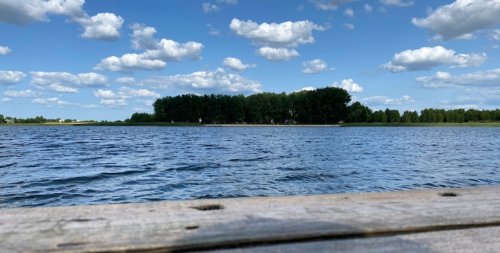 Рибалка у селі Уховецьк на озері Ухове 