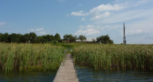 Рибалка у селі Уховецьк на озері Ухове 