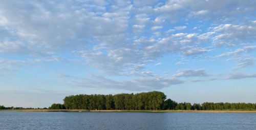 Рибалка у селі Уховецьк на озері Ухове 