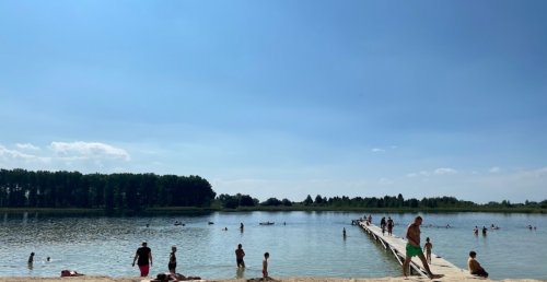 Рибалка у селі Уховецьк на озері Ухове 