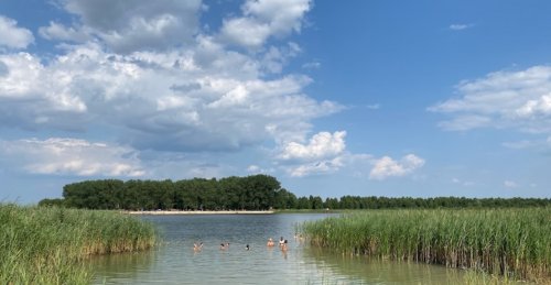 Рибалка у селі Уховецьк на озері Ухове 