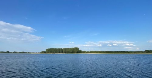 Рибалка у селі Уховецьк на озері Ухове 