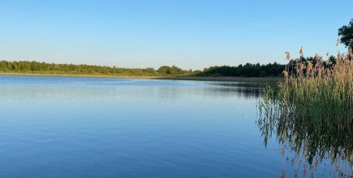 Рибалка у селі Уховецьк на озері Ухове 