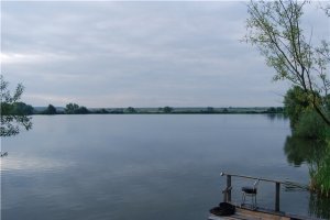 Озеро в Миклашеве Львовской области