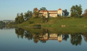 Озеро в поселке Свирж Львовской области