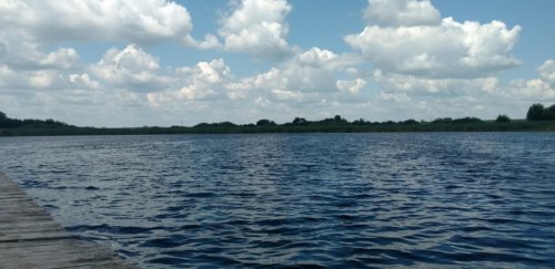 Рибалка біля селища Турійськ у Волинській області