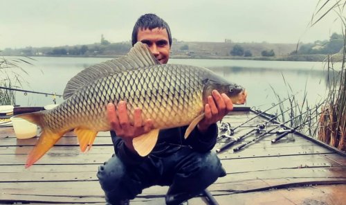 Рыбалка на водоеме в селе Бобровке Харьковской области