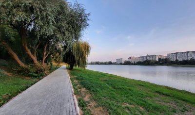 Рыбалка на озере в микрорайоне Озерна