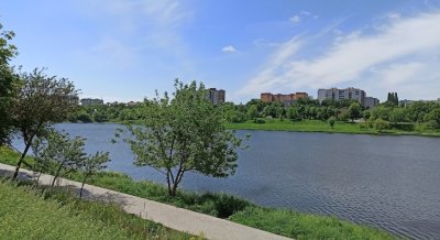 Рыбалка на озере в микрорайоне Озерна