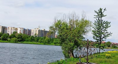 Рыбалка на озере в микрорайоне Озерна