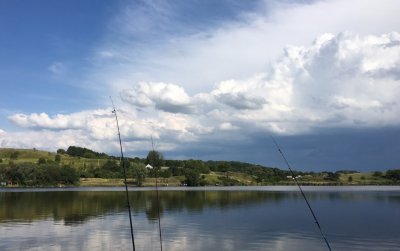 Рыбалка на озере Поплавок