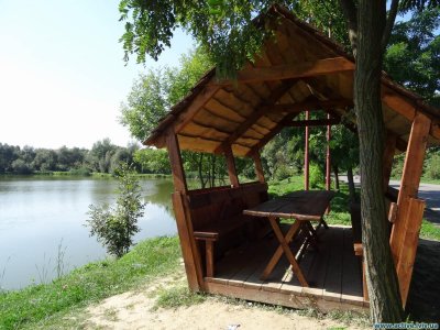 Рибалка на озері біля с. Червоне у Львівській області