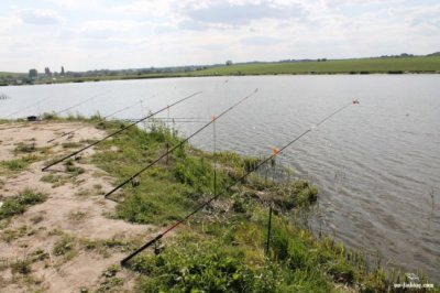 Рибалка на озері біля с. Червоне у Львівській області