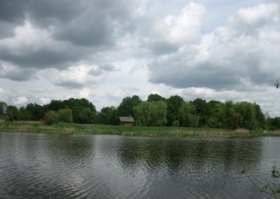 Рибалка у селі Оброшині